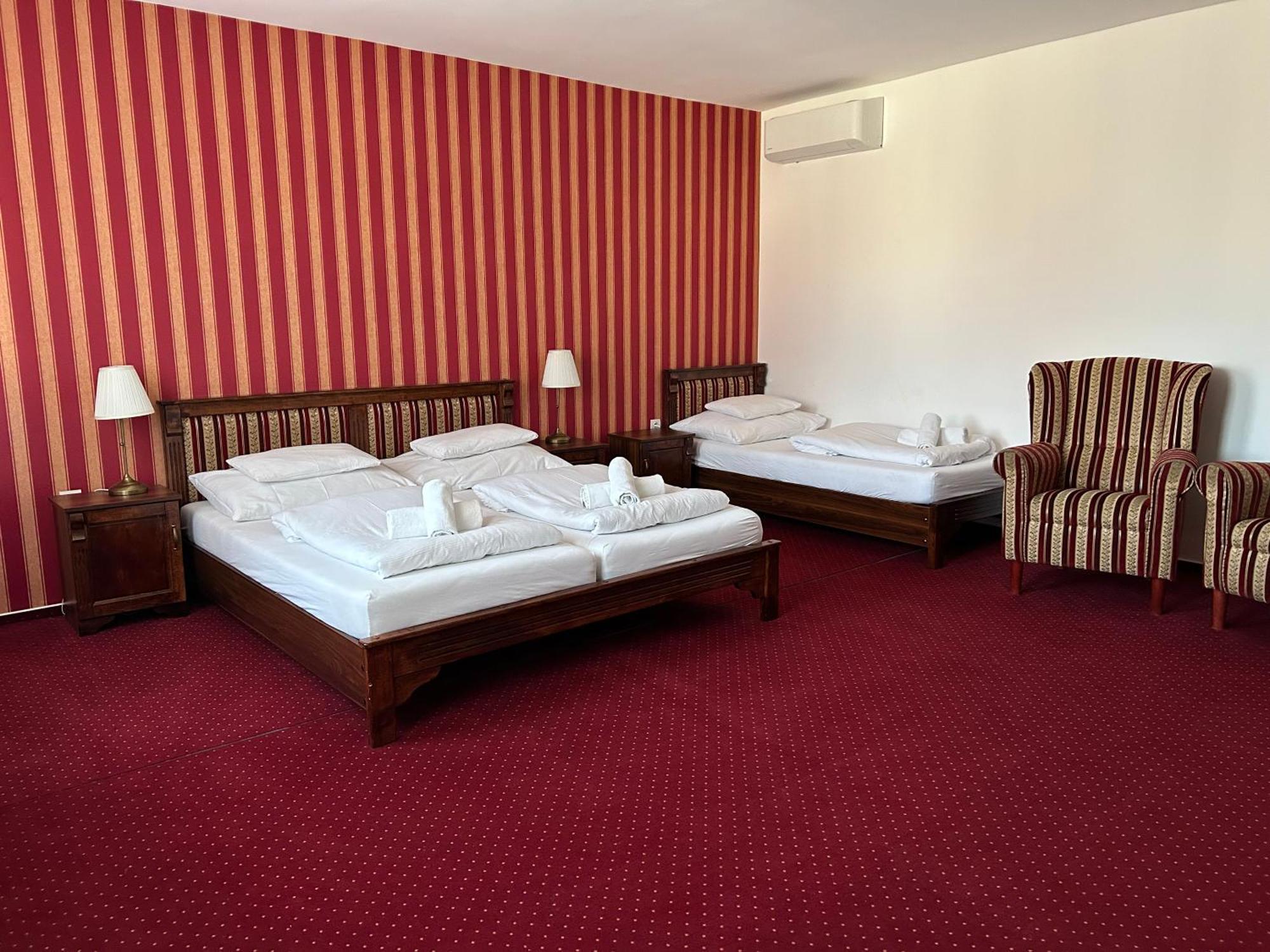 Zamocka Koruna U Hoffera Nitra Extérieur photo
